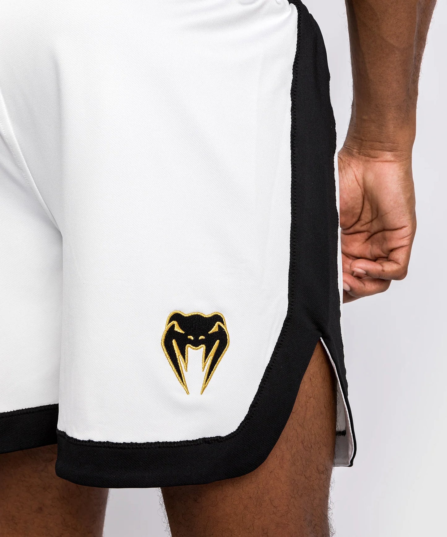 Pantalones cortos de boxeo Venum Classic, color blanco y negro