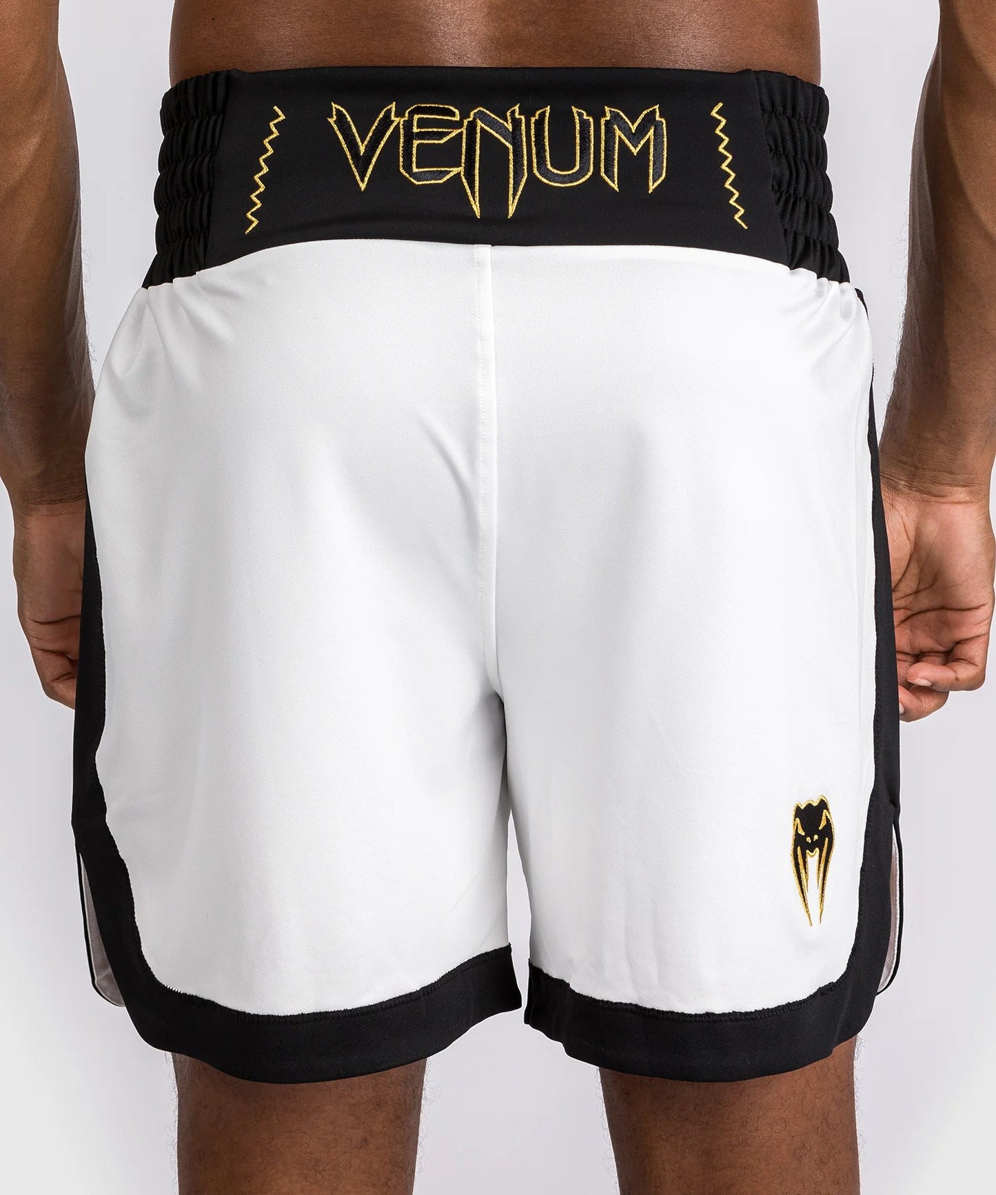 Pantalones cortos de boxeo Venum Classic, color blanco y negro