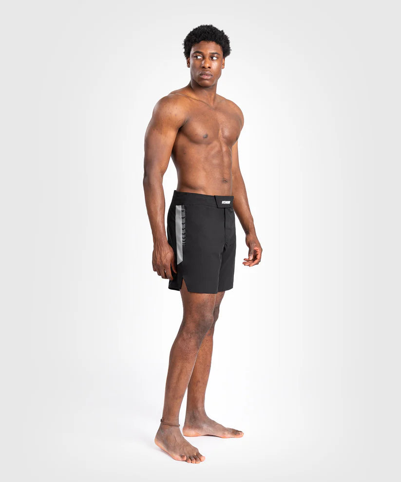 Pantalones cortos de combate Venum Tempest para hombre, color negro y gris