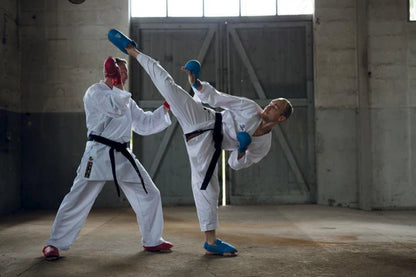 Guante protector de karate “TSUKI” con pulgar (aprobado por la WKF)