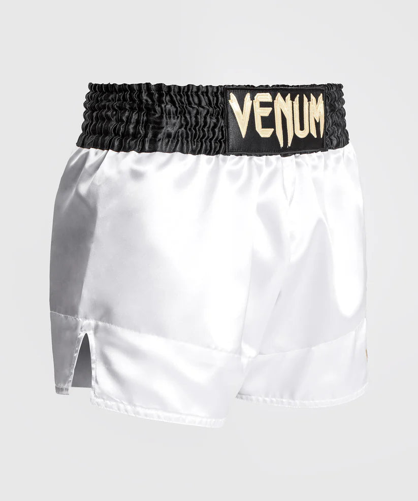 Pantalón corto de muay thai Venum Classic, blanco, dorado y negro