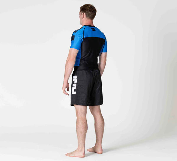 Rashguard azul clasificado por la competencia