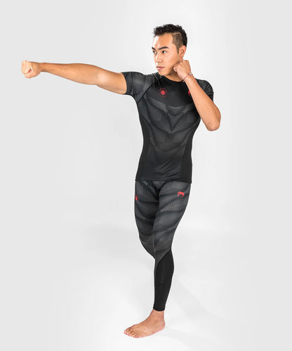 Venum Phantom Rashguard Mangas Cortas - Negro/Rojo