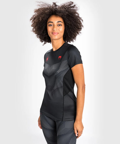 Camiseta Venum Phantom Dry Tech - Para Mujeres - Negro/Rojo