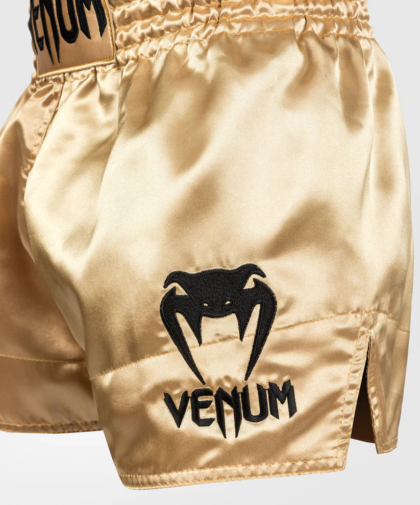 Pantalon corto de muay thai Venum Classic, dorados y negros